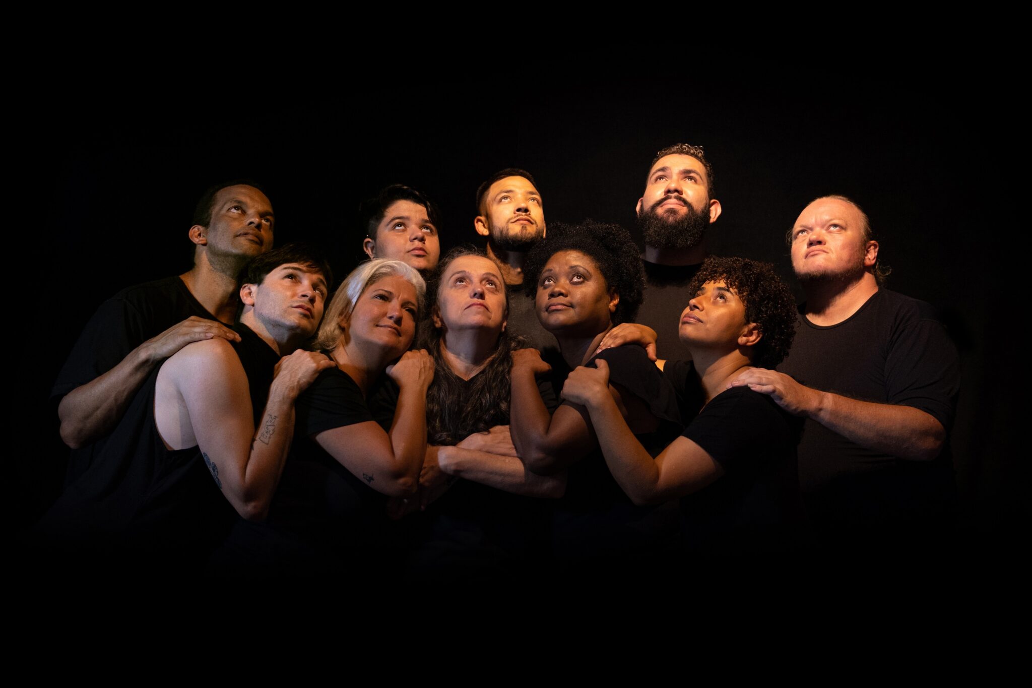 Descubra a Mostra Surda de Teatro. Uma celebração gratuita da cultura surda e expressão em Libras no Teatro Universitário de Curitiba. SLE-Giuliano-Robert-_2-Fluindo-Libras