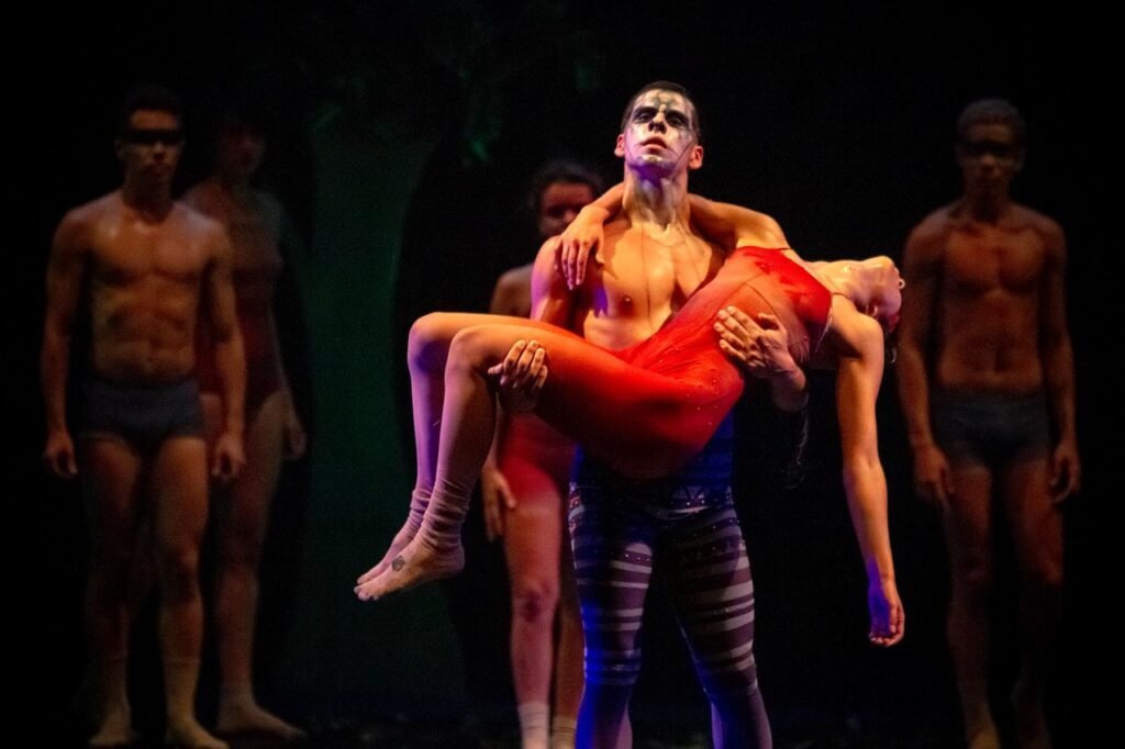 Curitiba Cia de Dança apresenta o espetáculo ''A Lenda das Cataratas'' - Cred Cayo Vieira