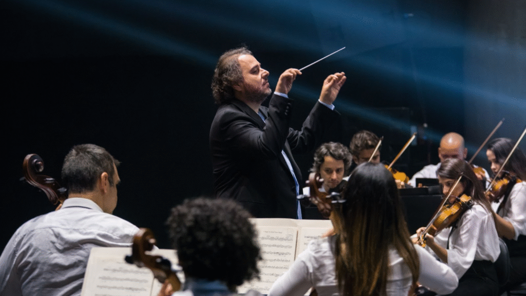 Vanessa da Mata - Maestro Rodrigo Toffolo e a Orquestra Ouro Preto (Foto Íris Zanetti)